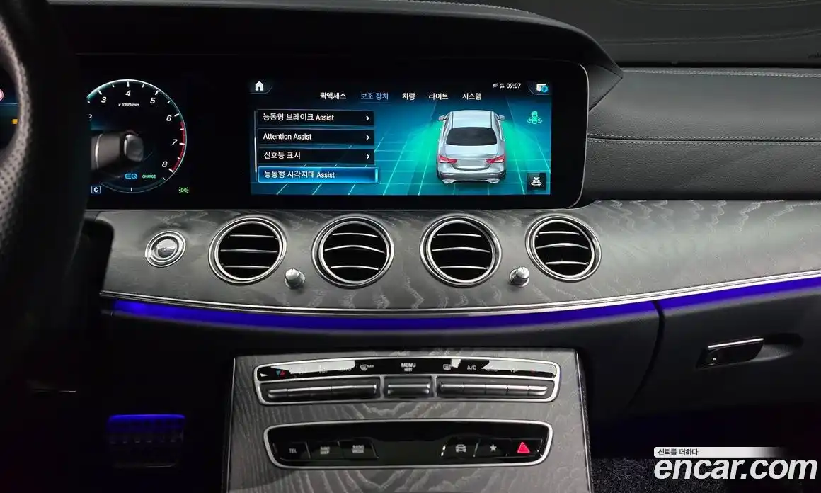 Mercedes-Benz E-Class 2023 2.0 гидро, фото 15