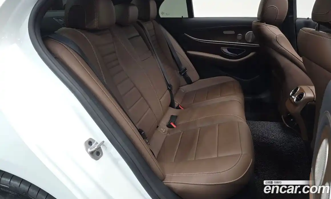 Mercedes-Benz E-Class 2023 2.0 гидро в Москве № 204850, фото 11