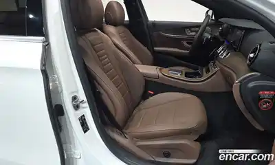 Mercedes-Benz E-Class 2023 2.0 гидро в Москве № 204850, миниатюра 10