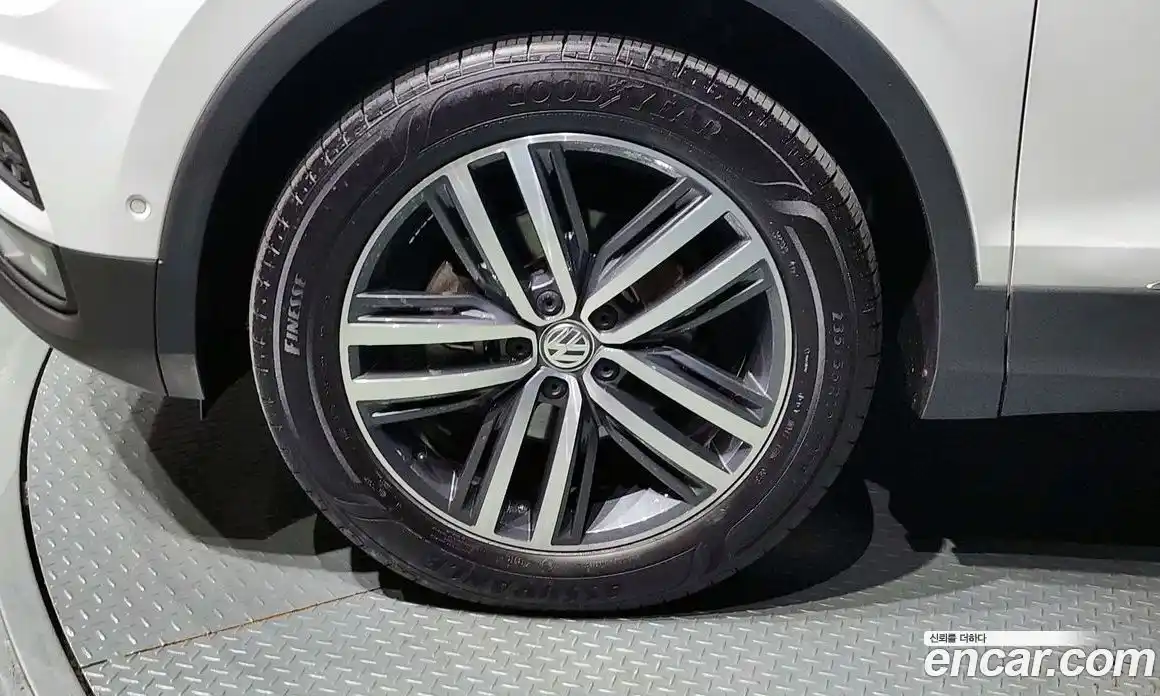 Volkswagen Tiguan 2020 2.0 гидро в Москве № 215111, фото 5