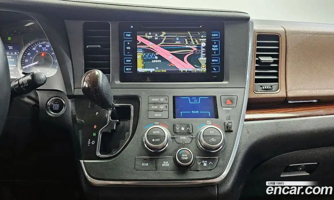 Toyota Sienna 2016 3.5 гидро в Москве № 215535, фото 14