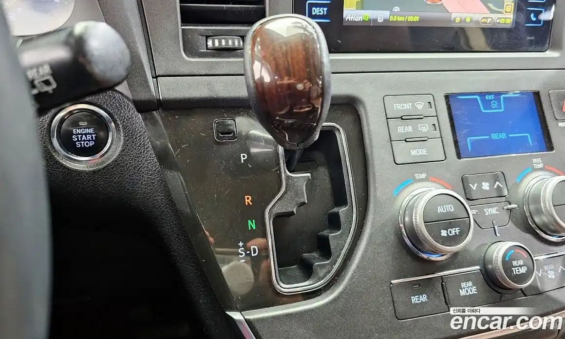 Toyota Sienna 2016 3.5 гидро в Москве № 215535, фото 9