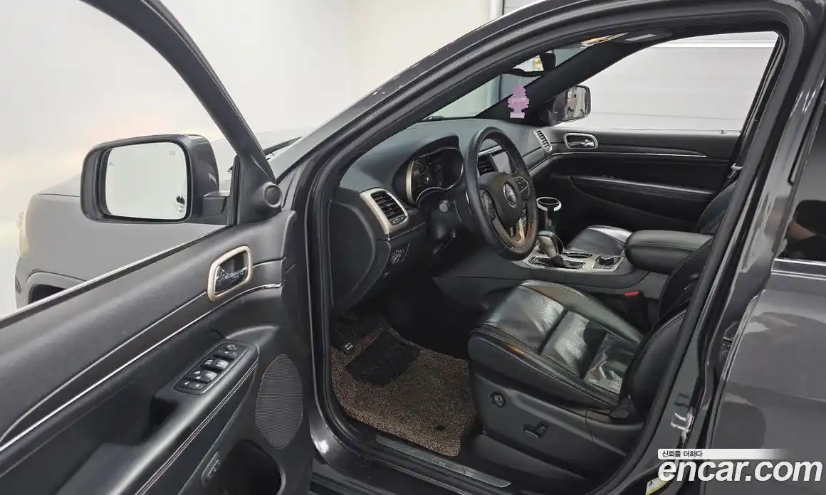 Jeep Cherokee 2017 3.6 гидро в Москве № 232524, фото 11