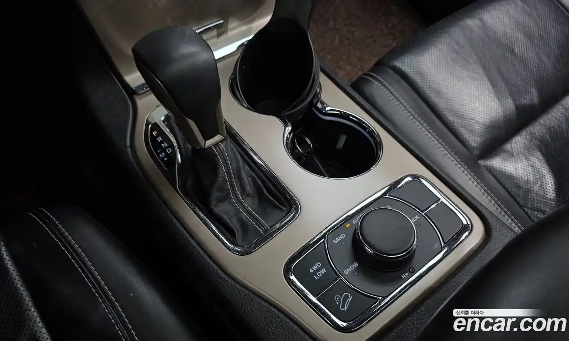 Jeep Cherokee 2017 3.6 гидро в Москве № 232524, фото 9