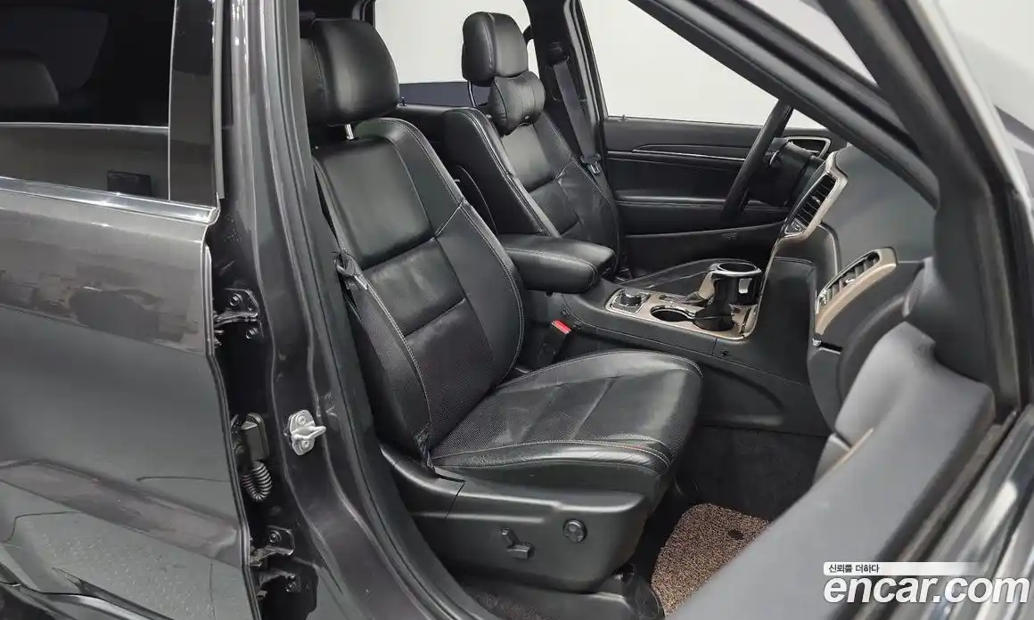 Jeep Cherokee 2017 3.6 гидро в Москве № 232524, фото 10