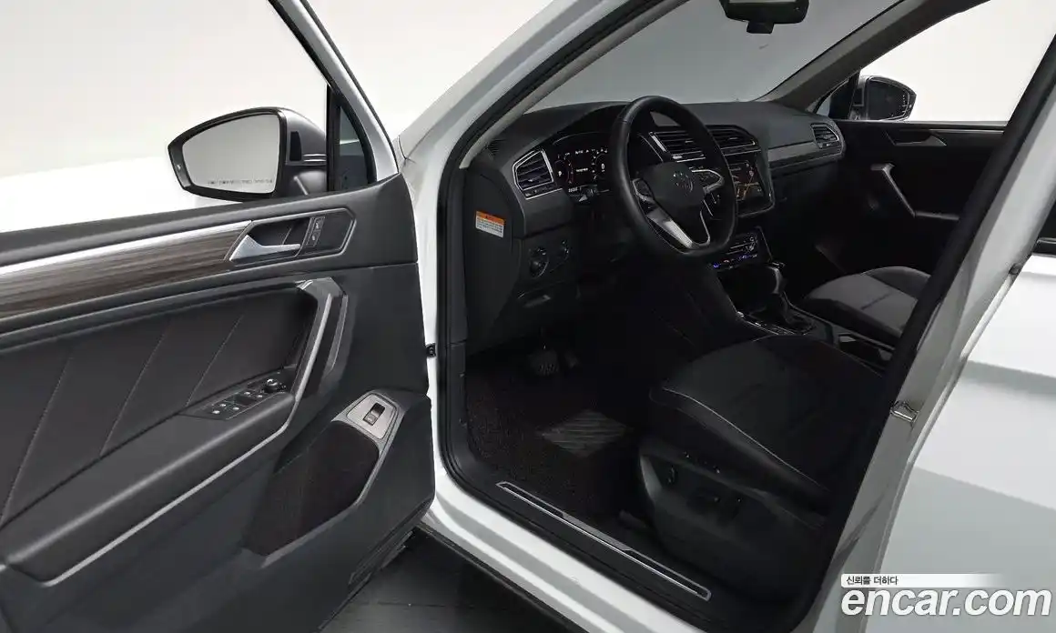Volkswagen Tiguan 2022 2.0 гидро в Москве № 254510, фото 11