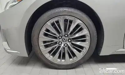 Lexus LS 2023 3.5 гидро в Москве № 275453, миниатюра 5