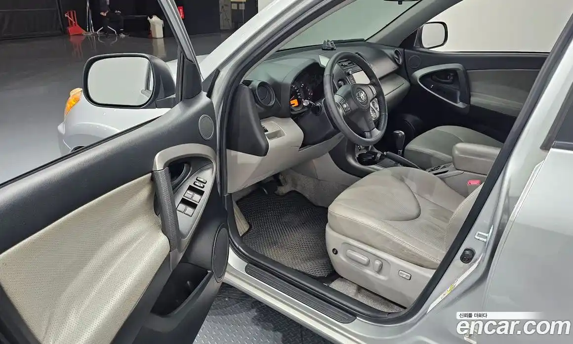 Toyota RAV4 2011 2.5 гидро в Москве № 279499, фото 10