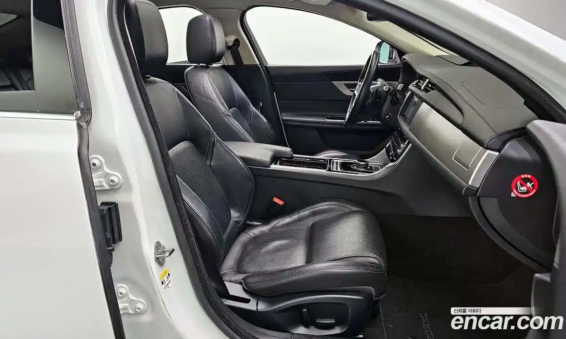 Jaguar XF 2018 2.0 гидро в Москве № 320213, фото 10