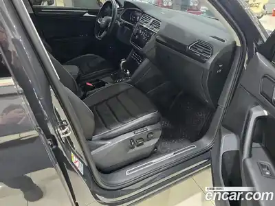 Volkswagen Tiguan 2023 2.0 гидро в Москве № 329768, миниатюра 11