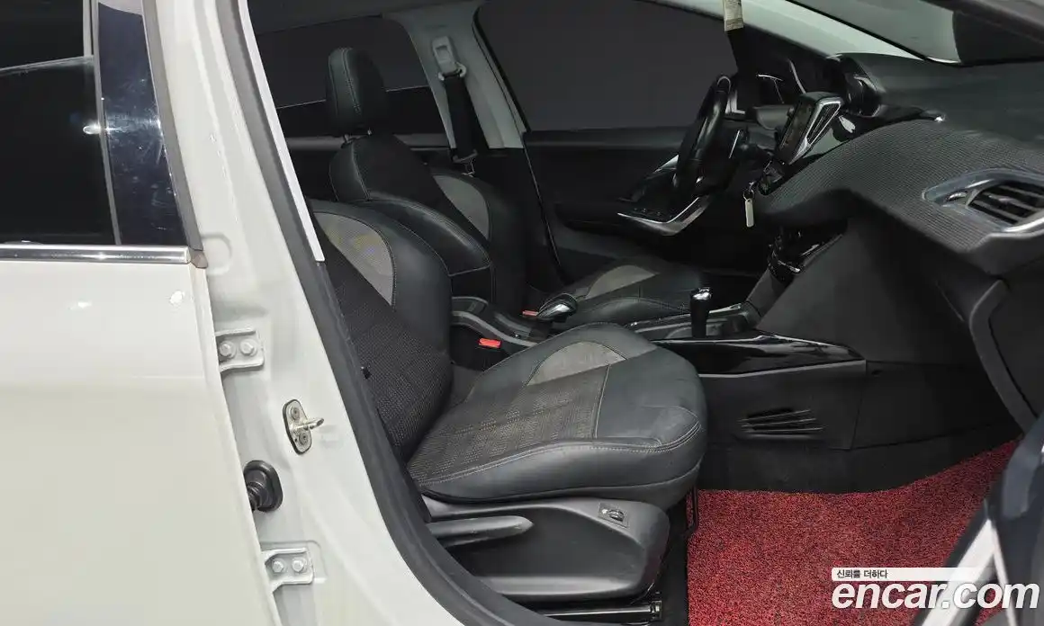 Peugeot 2008 2015 1.6 гидро в Москве № 336240, фото 11