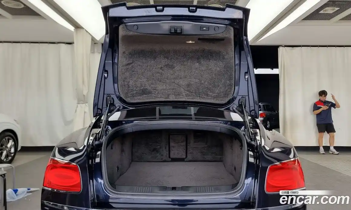 Bentley Flying Spur 2018 4.0 гидро в Москве № 387176, фото 20