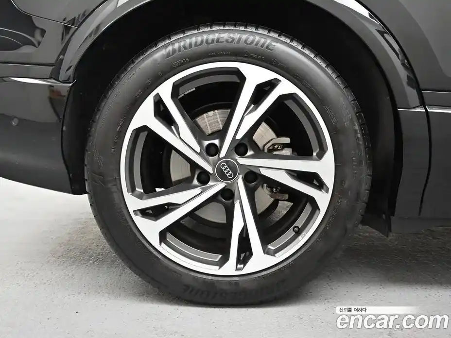 Audi Q6 e-tron 2025 0.1 гидро в Москве № 497202, фото 5