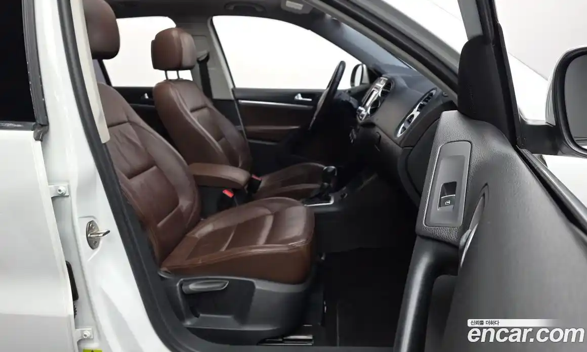 Volkswagen Tiguan 2015 2.0 гидро в Москве № 520793, фото 11