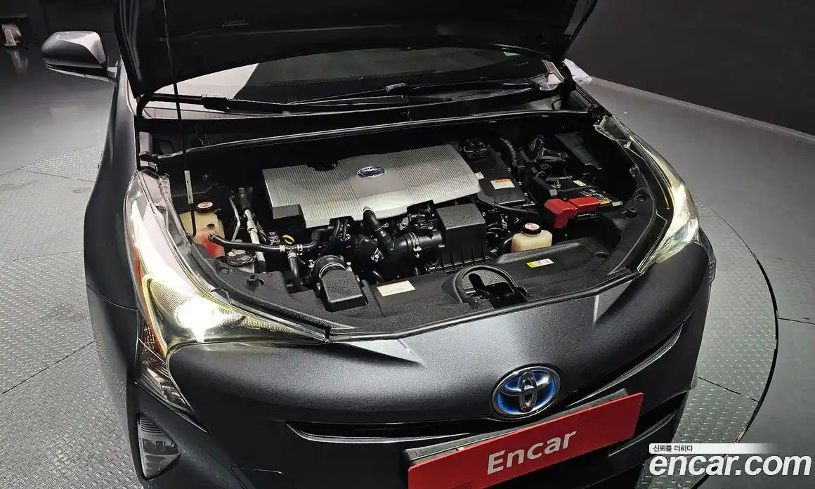 Toyota Prius 2017 1.8 гидро в Москве № 524623, фото 6