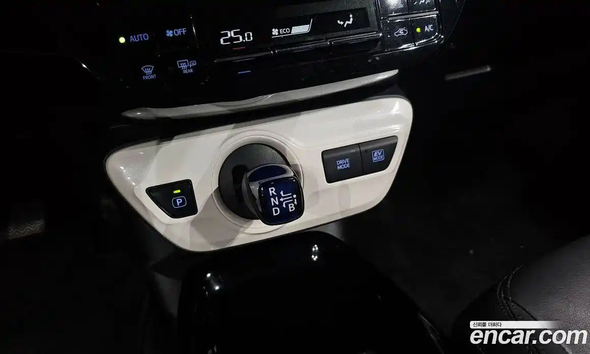 Toyota Prius 2017 1.8 гидро в Москве № 524623, фото 9