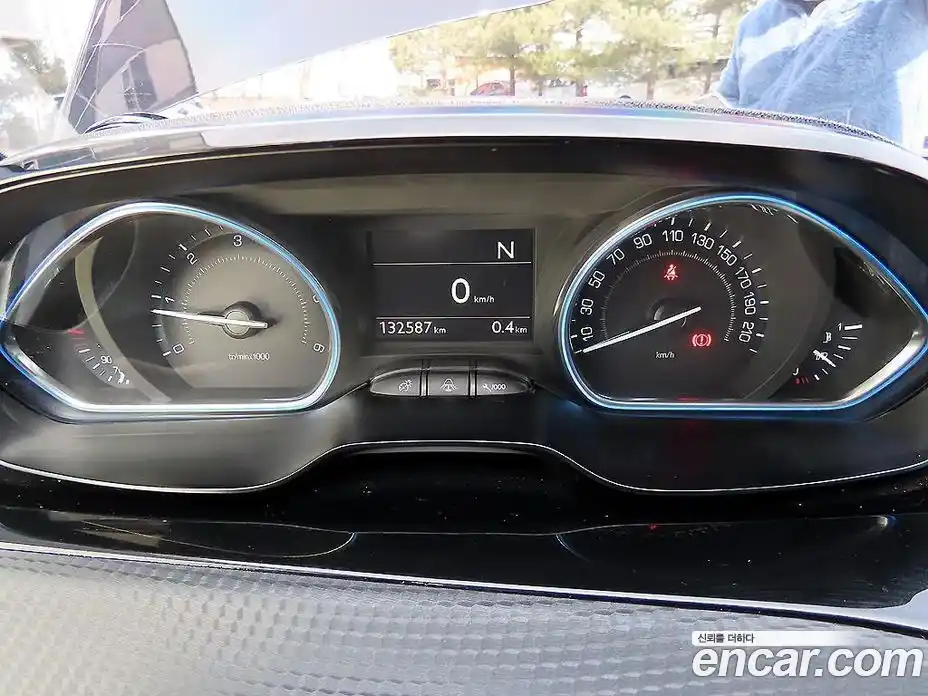 Peugeot 2008 2015 1.6 гидро в Москве № 547948, фото 9