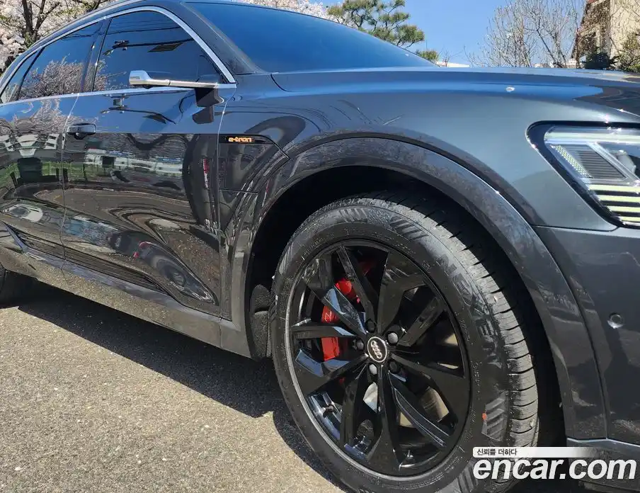 Audi e-tron 2020 гидро в Москве, фото 5
