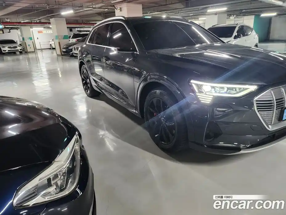 Audi e-tron 2020 гидро в Москве, фото 6