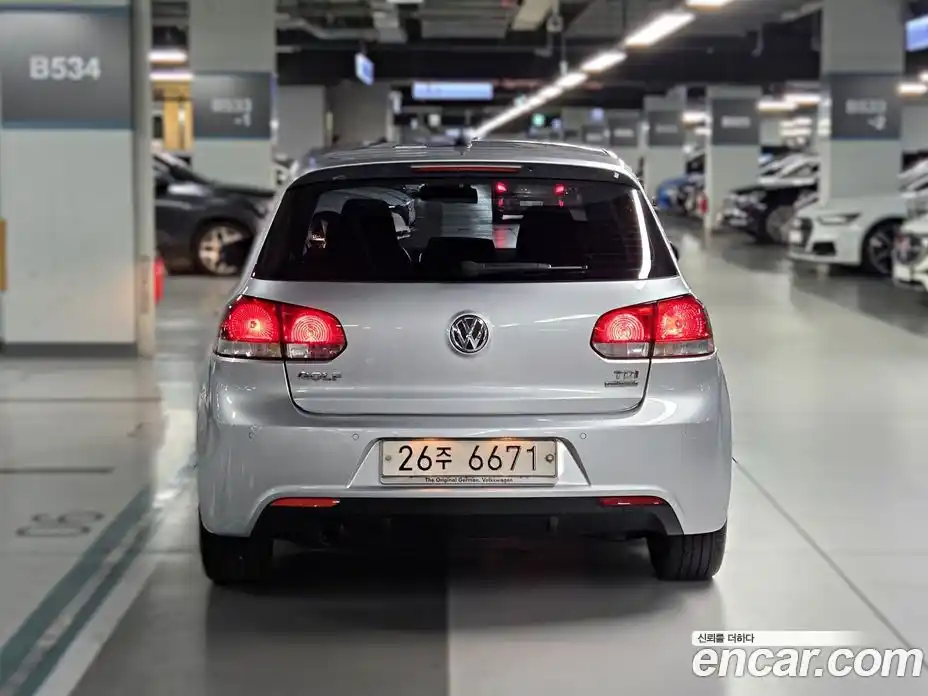 Volkswagen Golf 2013 1.6 гидро в Москве № 862563, фото 4