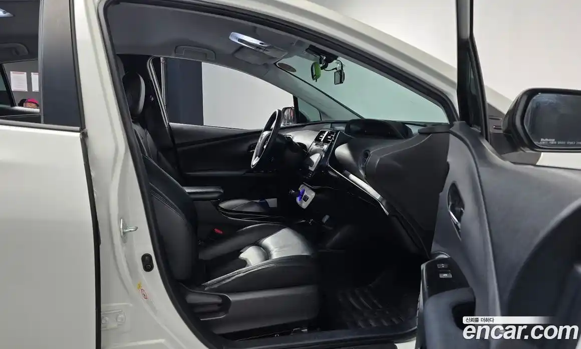 Toyota Prius 2016 1.8 гидро в Москве № 862990, фото 11