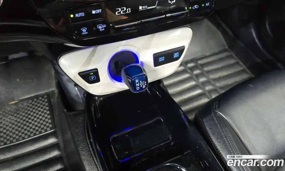 Toyota Prius 2016 1.8 гидро в Москве № 862990, фото 9