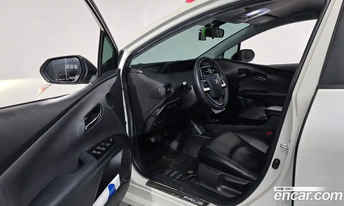 Toyota Prius 2016 1.8 гидро в Москве № 862990, фото 10