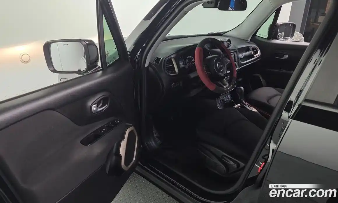 Jeep Renegade 2017 2.4 гидро в Москве № 896576, фото 11