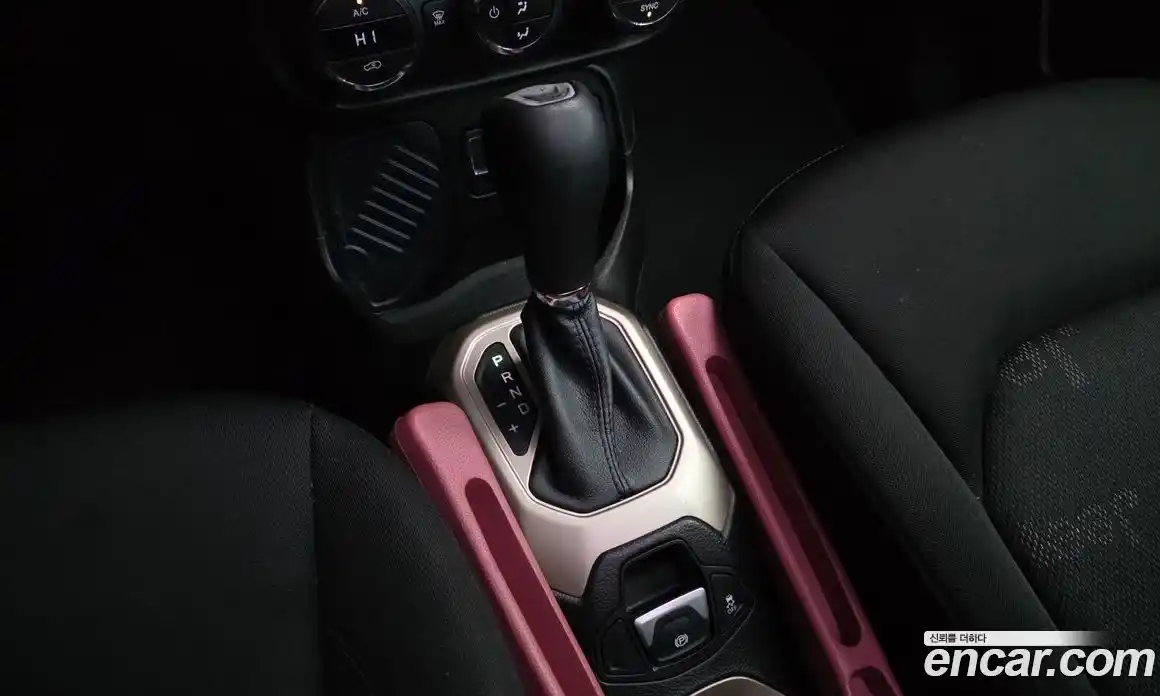 Jeep Renegade 2017 2.4 гидро в Москве № 896576, фото 9