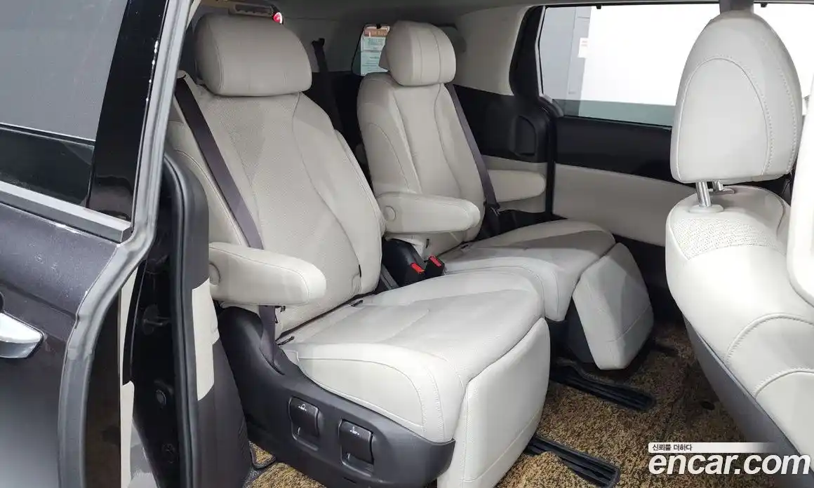 Kia Canival 2021 3.5 Автомат в Москве № 930226, фото 12