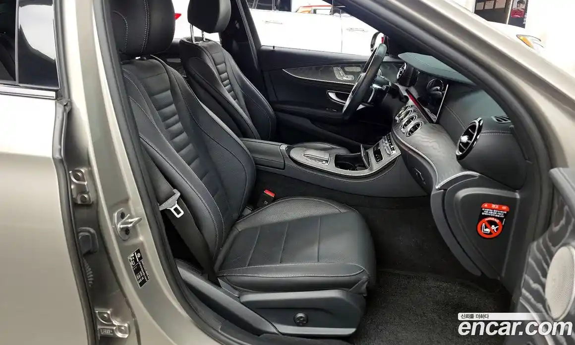 Mercedes-Benz E-Class 2023 2.0 гидро, фото 11