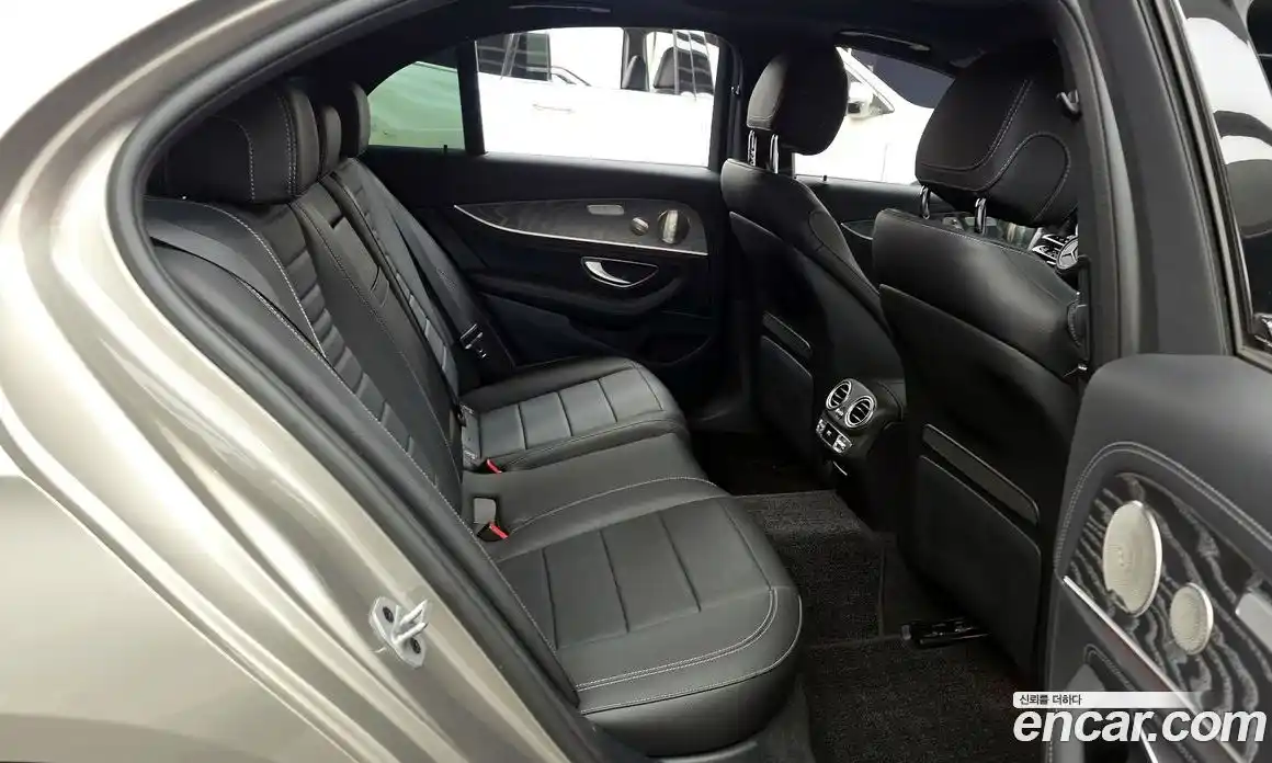 Mercedes-Benz E-Class 2023 2.0 гидро, фото 12