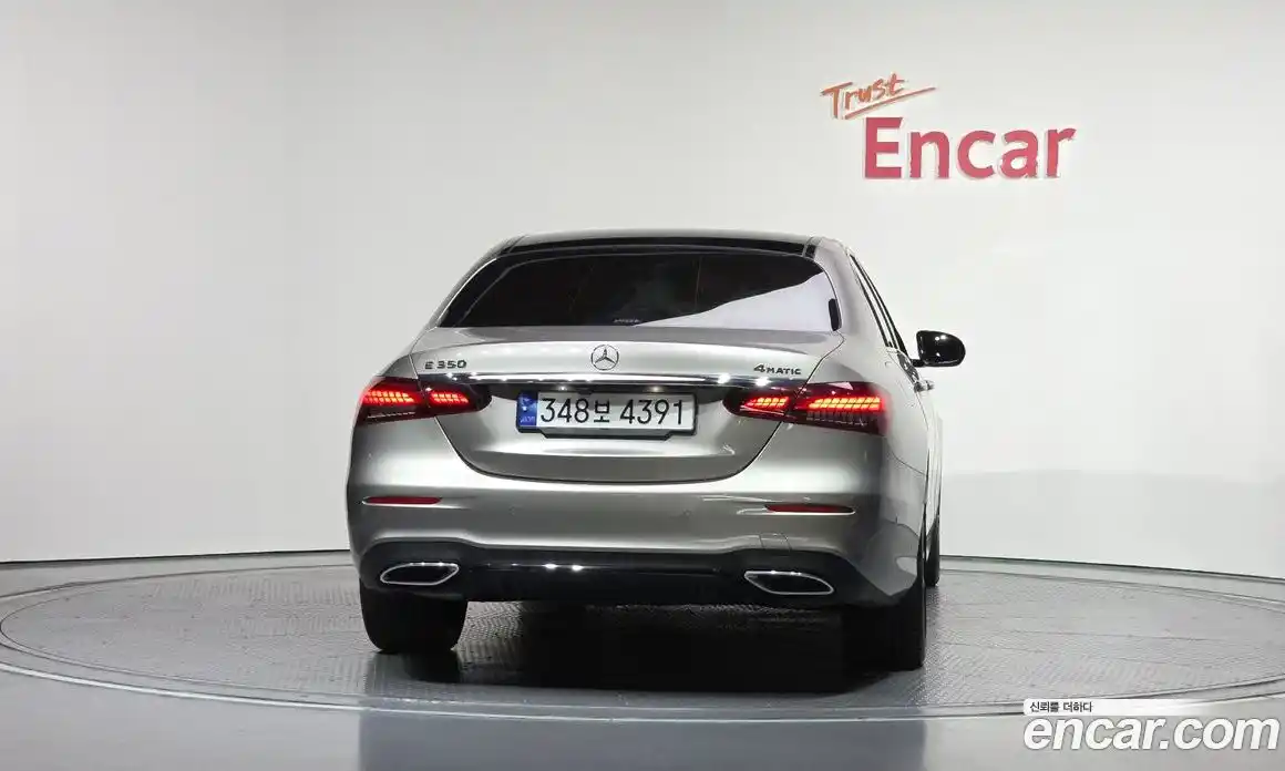 Mercedes-Benz E-Class 2023 2.0 гидро, фото 4