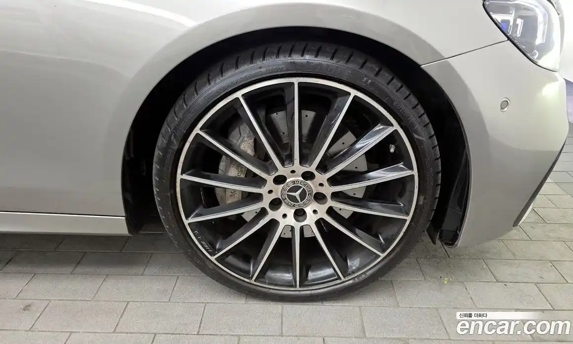 Mercedes-Benz E-Class 2023 2.0 гидро, фото 5