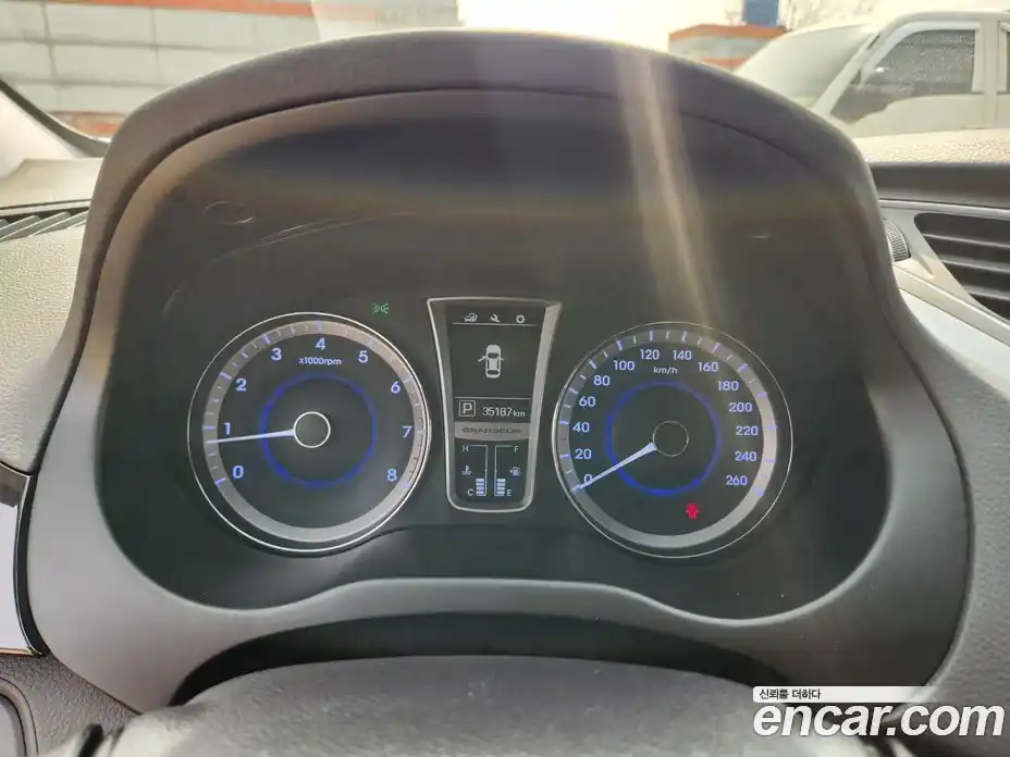 Hyundai Grandeur 2015 2.4 Автомат в Москве № 1008755, фото 9