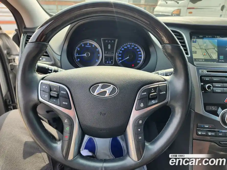 Hyundai Grandeur 2015 2.4 Автомат в Москве № 1008755, фото 10