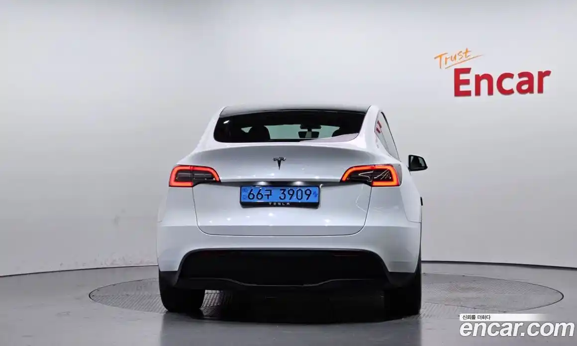 Tesla Model Y 2023 0.2 гидро в Москве № 167658, фото 4