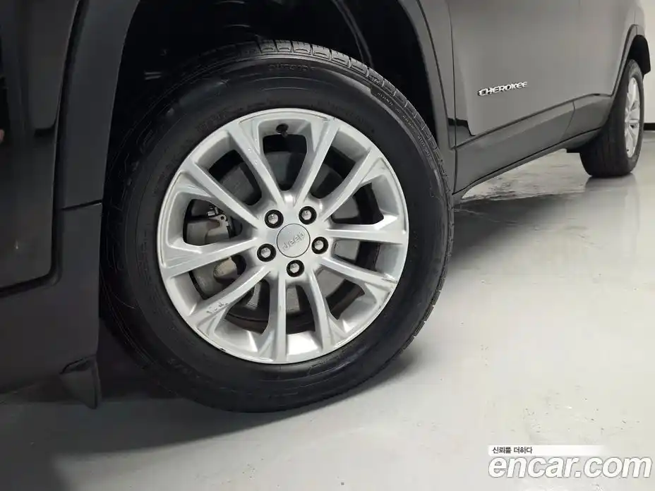 Jeep Cherokee 2019 2.4 гидро в Москве № 170069, фото 20