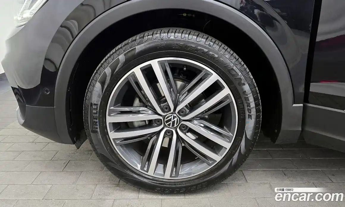 Volkswagen Tiguan 2023 2.0 гидро в Москве № 199087, фото 5