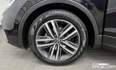 Volkswagen Tiguan 2023 2.0 гидро в Москве № 199087, миниатюра 5
