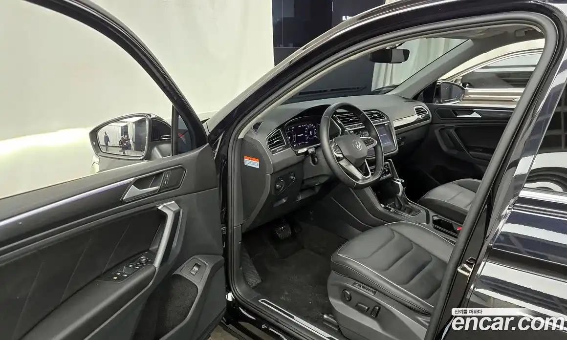 Volkswagen Tiguan 2023 2.0 гидро в Москве № 199087, фото 10