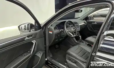 Volkswagen Tiguan 2023 2.0 гидро в Москве № 199087, миниатюра 10