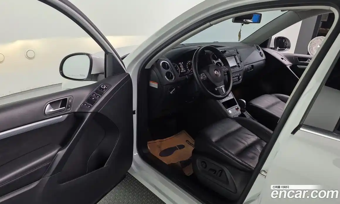 Volkswagen Tiguan 2015 2.0 гидро в Москве № 232212, фото 11