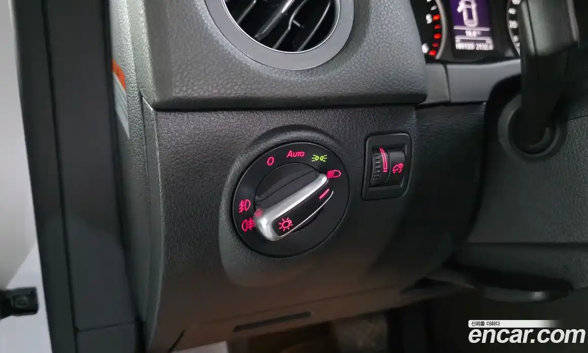 Volkswagen Tiguan 2015 2.0 гидро в Москве № 232212, фото 18