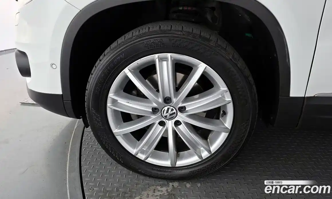 Volkswagen Tiguan 2015 2.0 гидро в Москве № 232212, фото 5