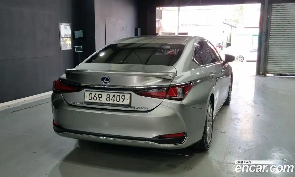Lexus ES 2018 2.5 гидро в Москве № 275908, фото 3