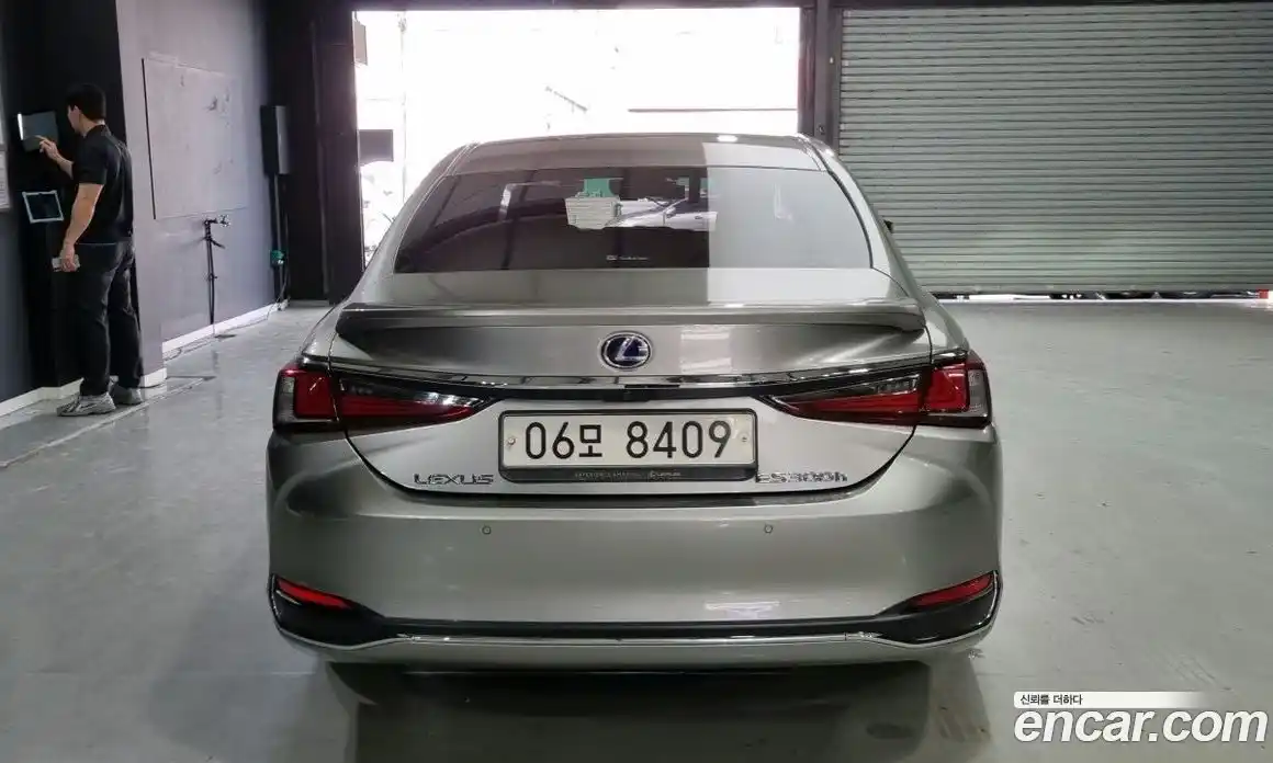 Lexus ES 2018 2.5 гидро в Москве № 275908, фото 4