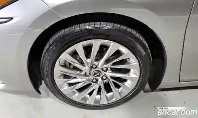 Lexus ES 2018 2.5 гидро в Москве № 275908, миниатюра 5