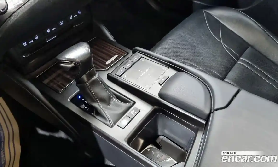 Lexus ES 2018 2.5 гидро в Москве № 275908, фото 9
