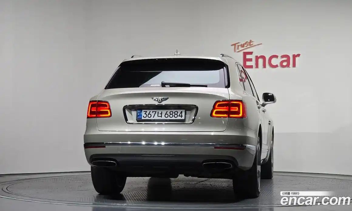 Bentley Bentayga 2017 6.0 гидро в Москве № 387179, фото 4